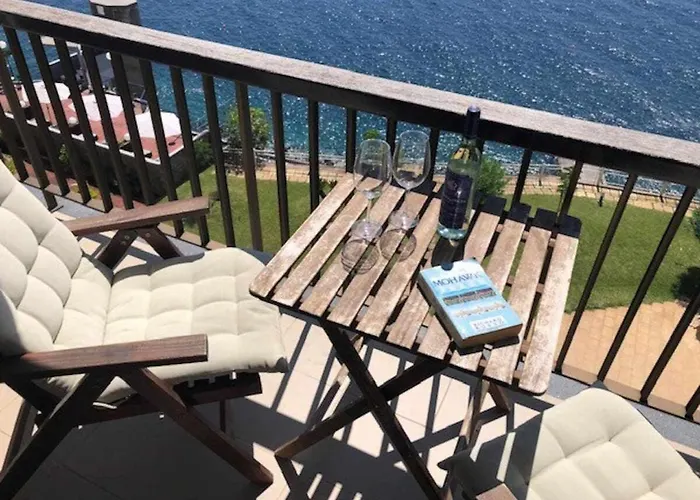 Cliff View Iii - Sea View + Pool + Wifi 아파트